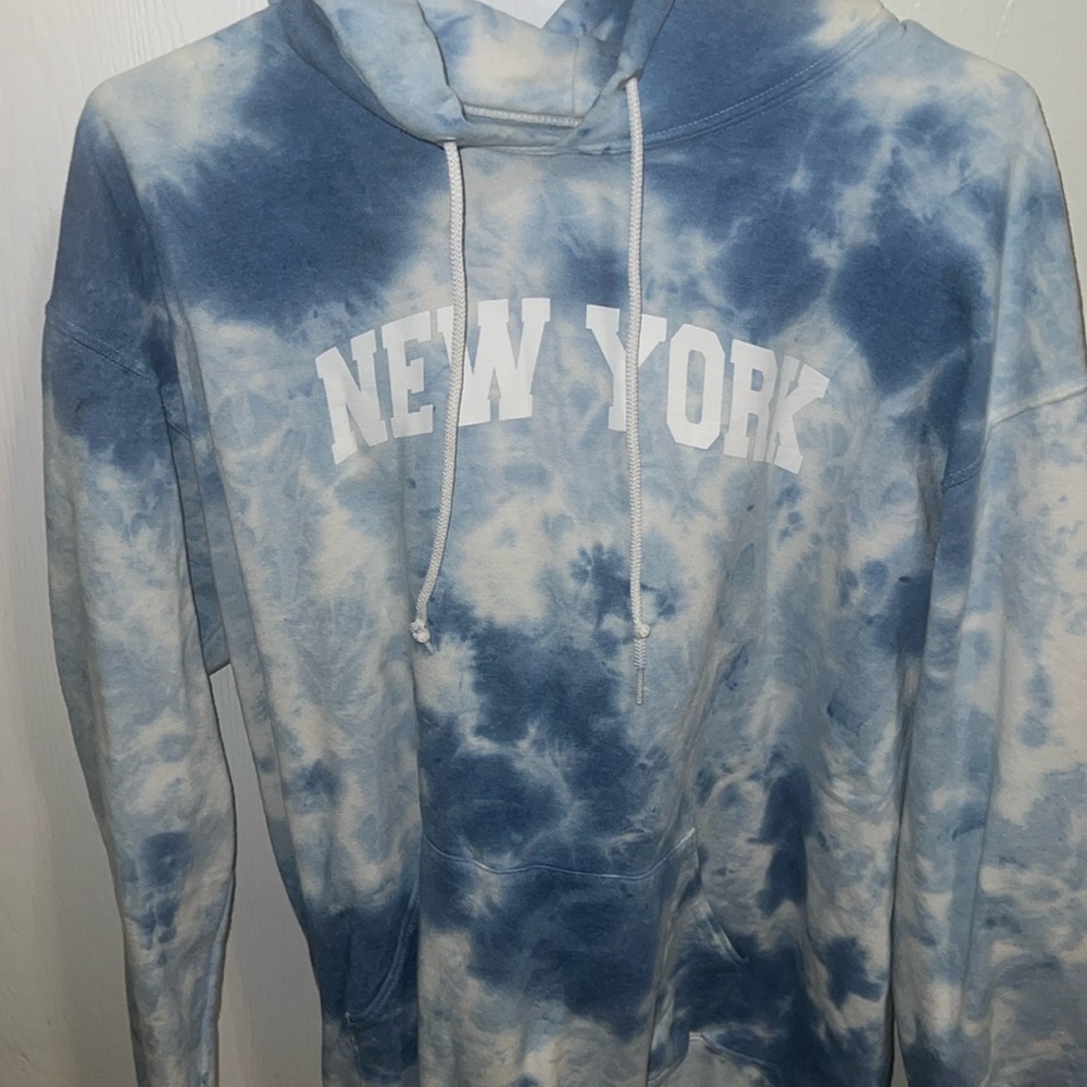 Large blue and white tie die sweatshirt. Comfy fit.